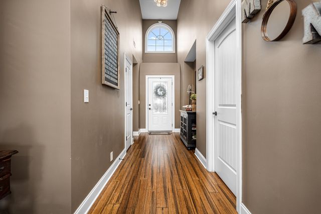 8359 Manor Farm Dr, Murfreesboro, TN 37129