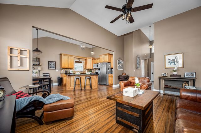 8359 Manor Farm Dr, Murfreesboro, TN 37129