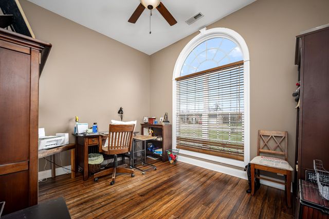 8359 Manor Farm Dr, Murfreesboro, TN 37129