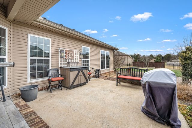 8359 Manor Farm Dr, Murfreesboro, TN 37129