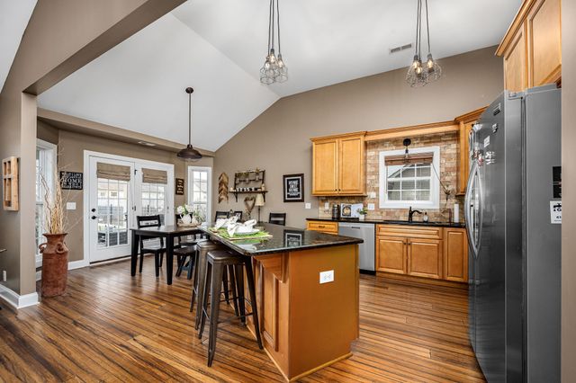 8359 Manor Farm Dr, Murfreesboro, TN 37129