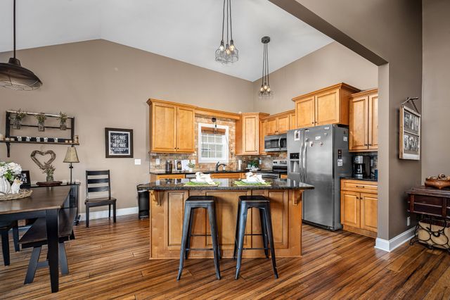 8359 Manor Farm Dr, Murfreesboro, TN 37129