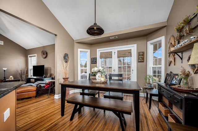 8359 Manor Farm Dr, Murfreesboro, TN 37129