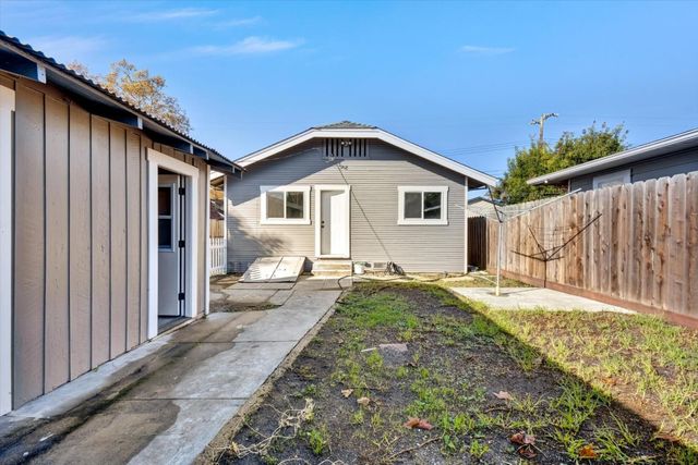 367 College Street, Hollister, CA 95023