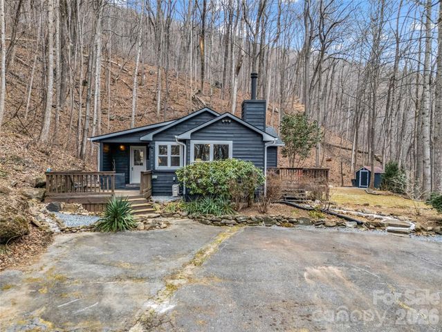 1586 Skyuka Mountain Road, Columbus, NC 28722