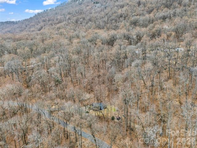 1586 Skyuka Mountain Road, Columbus, NC 28722