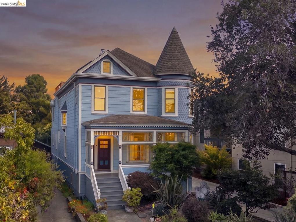 Image 1 of property listing at 550 Vernon St, Oakland, CA 94610