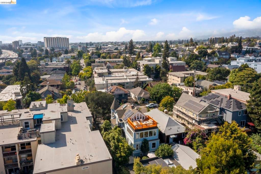 Image 13 of property listing at 550 Vernon St, Oakland, CA 94610
