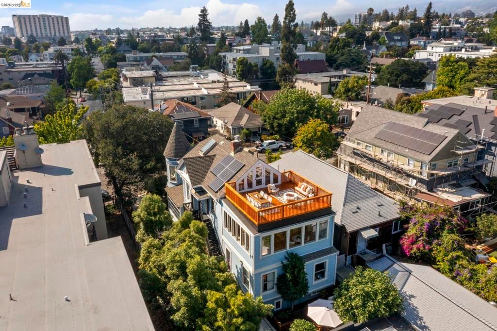Image 14 of property listing at 550 Vernon St, Oakland, CA 94610
