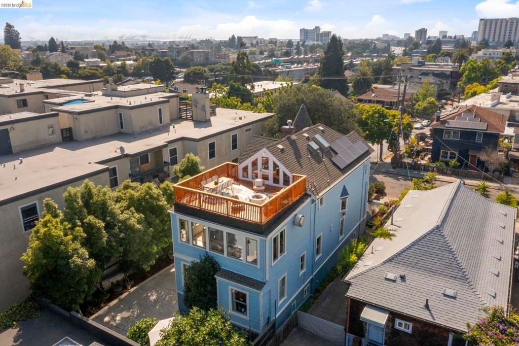 Image 16 of property listing at 550 Vernon St, Oakland, CA 94610