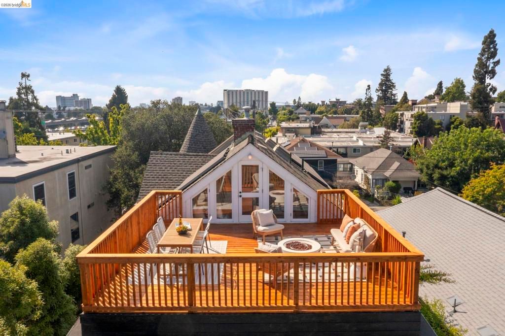 Image 17 of property listing at 550 Vernon St, Oakland, CA 94610