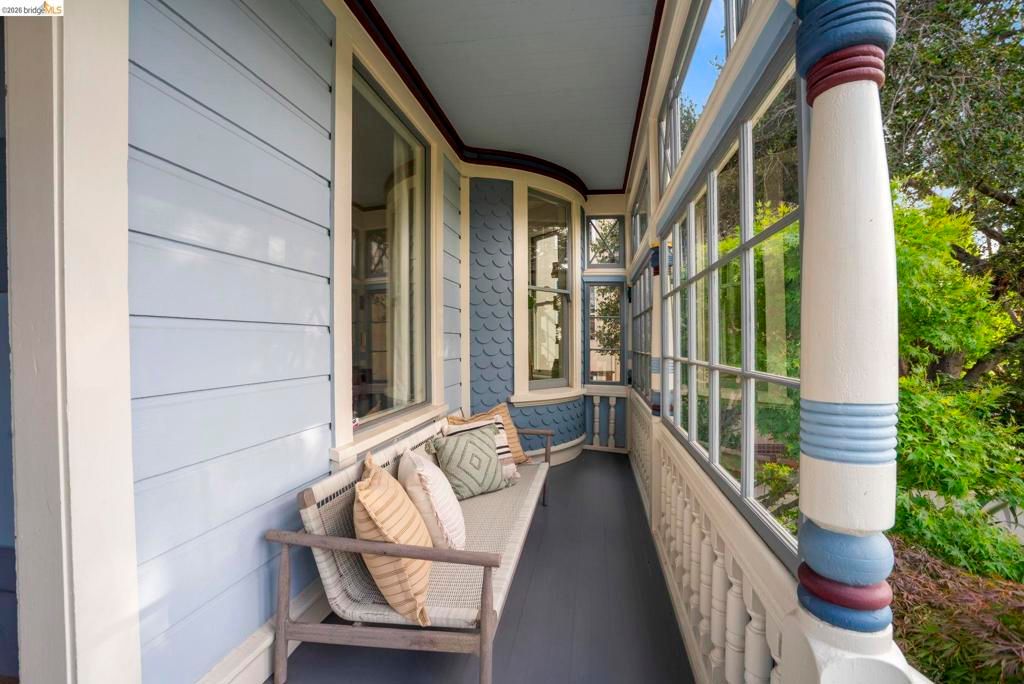 Image 19 of property listing at 550 Vernon St, Oakland, CA 94610