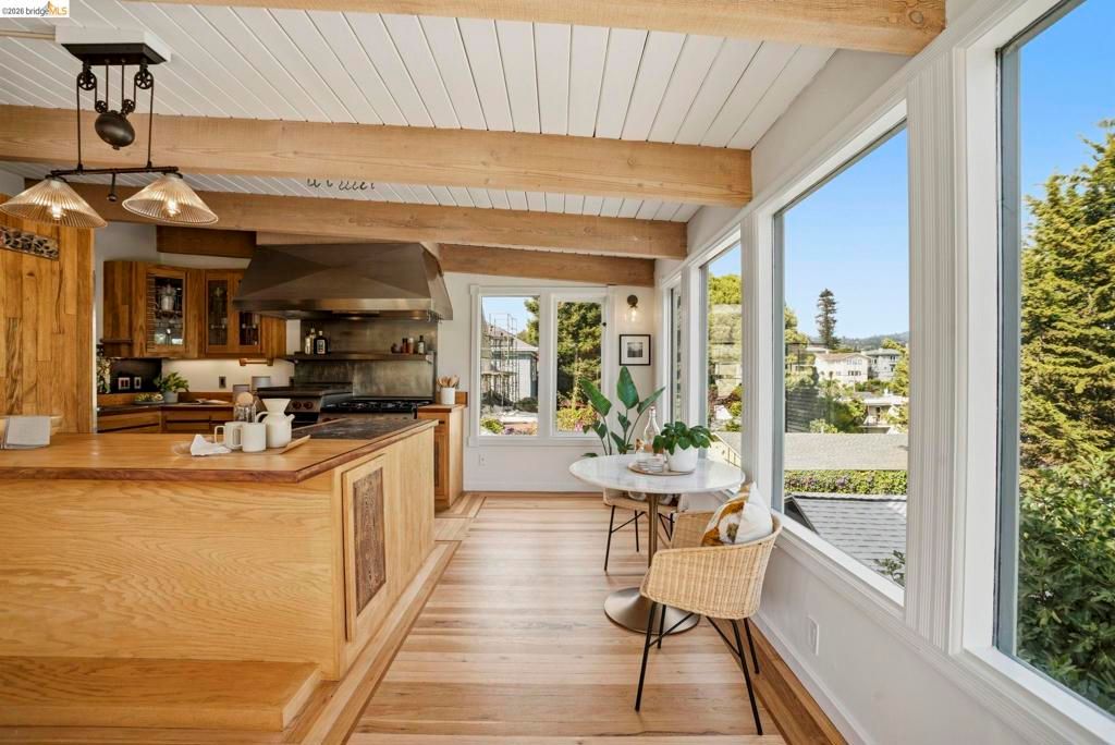 Image 35 of property listing at 550 Vernon St, Oakland, CA 94610