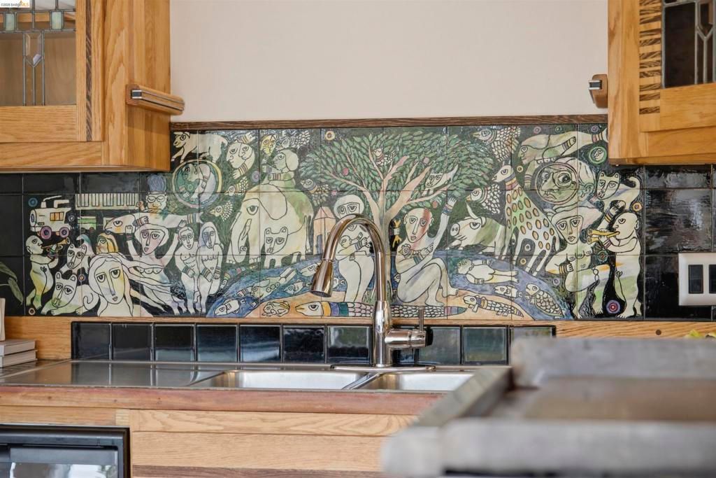 Image 39 of property listing at 550 Vernon St, Oakland, CA 94610