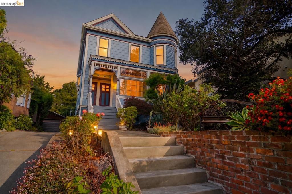 Image 4 of property listing at 550 Vernon St, Oakland, CA 94610