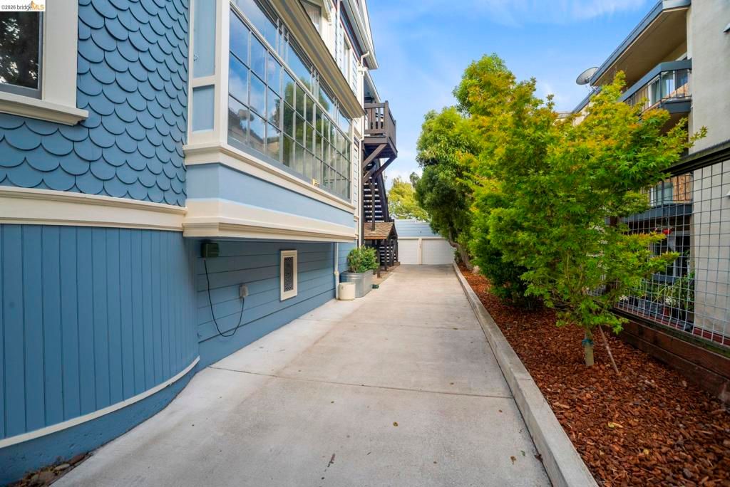 Image 69 of property listing at 550 Vernon St, Oakland, CA 94610