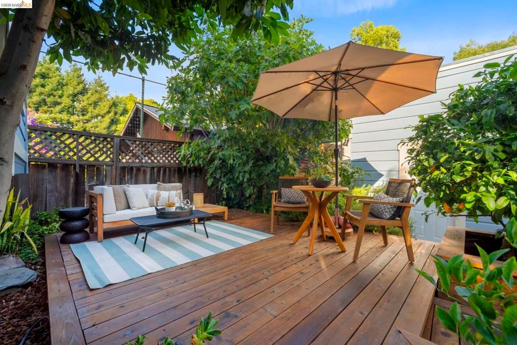 Image 70 of property listing at 550 Vernon St, Oakland, CA 94610