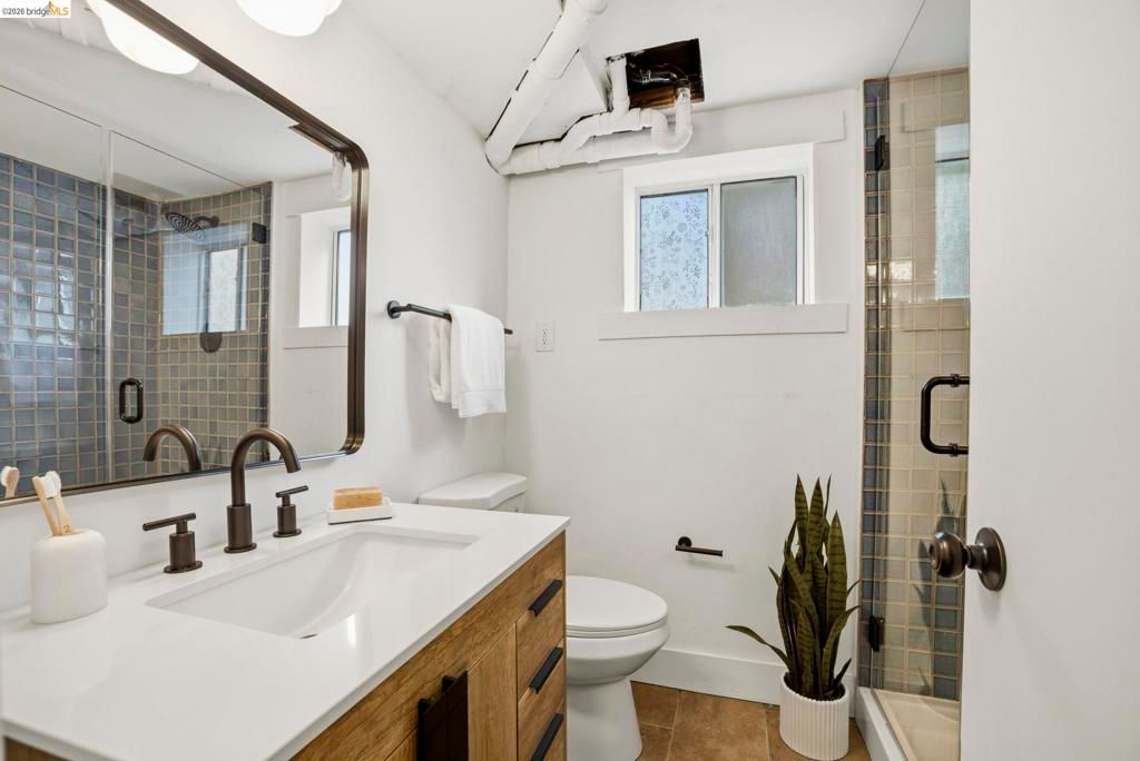 Image 77 of property listing at 550 Vernon St, Oakland, CA 94610
