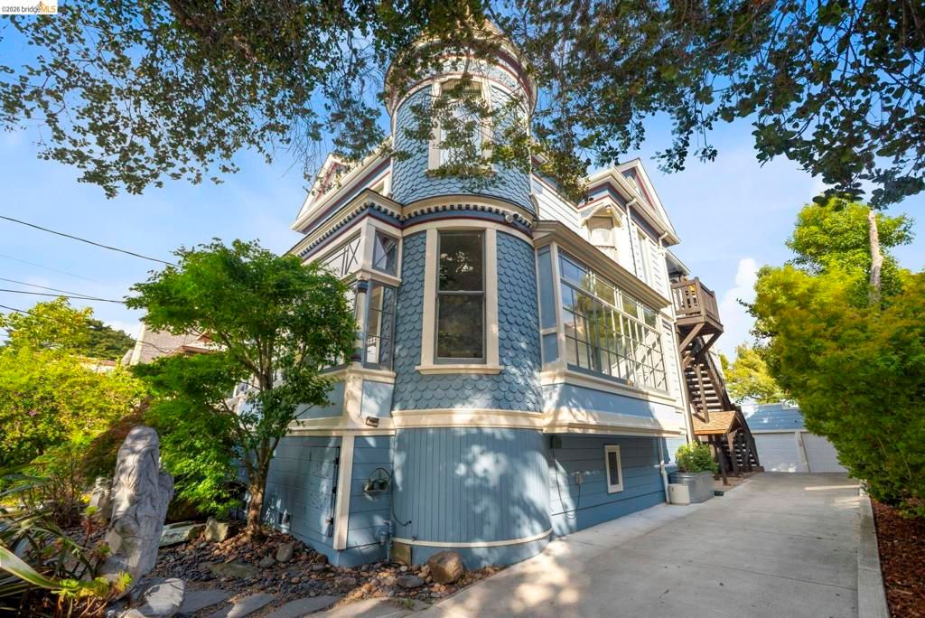 Image 79 of property listing at 550 Vernon St, Oakland, CA 94610