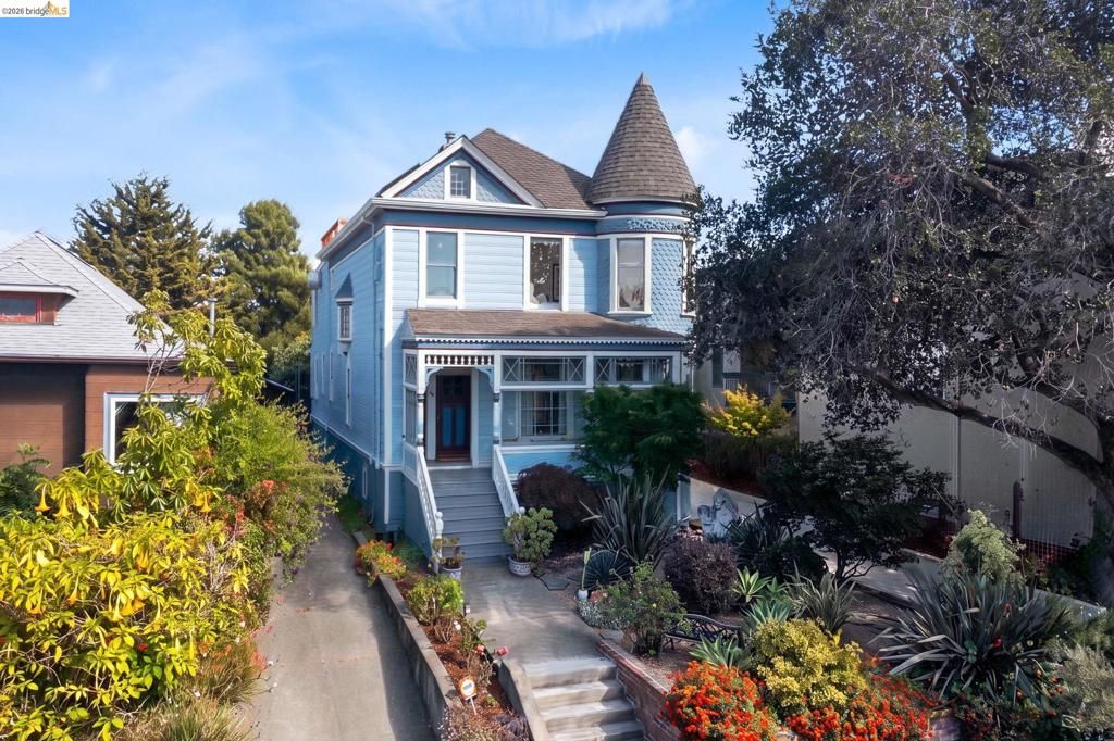 Image 8 of property listing at 550 Vernon St, Oakland, CA 94610