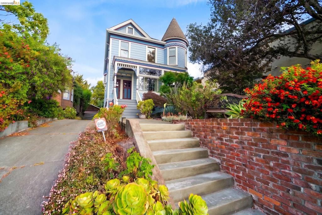 Image 82 of property listing at 550 Vernon St, Oakland, CA 94610