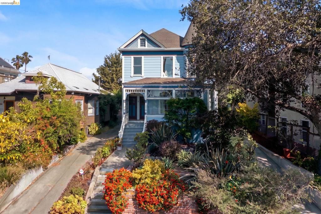 Image 9 of property listing at 550 Vernon St, Oakland, CA 94610