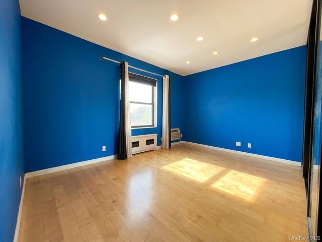 69-84 136th Street B, Flushing, NY 11367