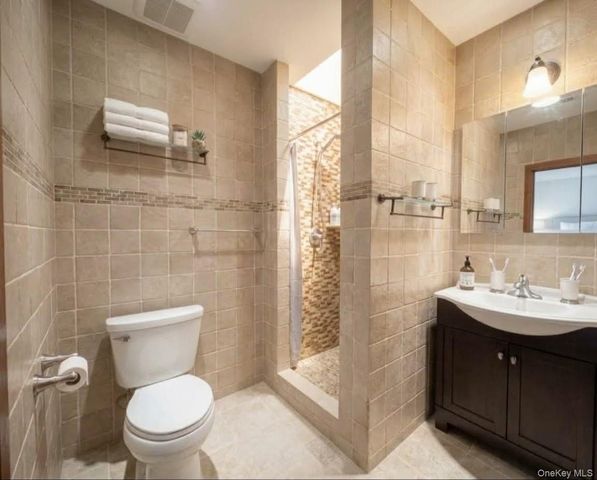 69-84 136th Street B, Flushing, NY 11367