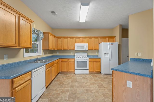 423 Heathcliff Court, Mcdonough, GA 30253