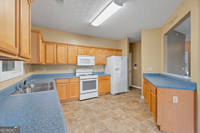 423 Heathcliff Court, Mcdonough, GA 30253