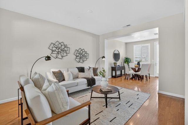 3033 Parkham Dr, Roseville, CA 95747