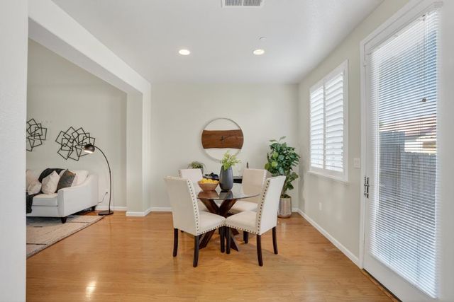 3033 Parkham Dr, Roseville, CA 95747