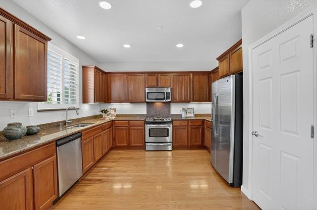 3033 Parkham Dr, Roseville, CA 95747