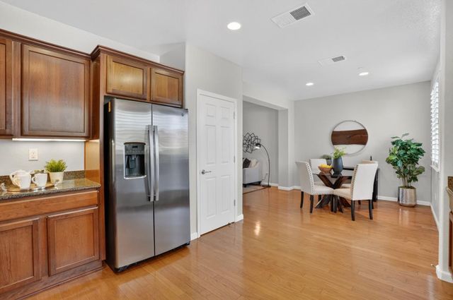 3033 Parkham Dr, Roseville, CA 95747