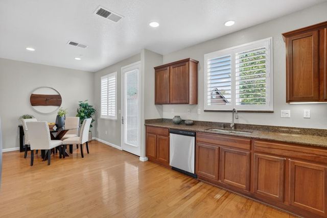 3033 Parkham Dr, Roseville, CA 95747