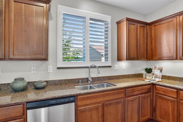 3033 Parkham Dr, Roseville, CA 95747