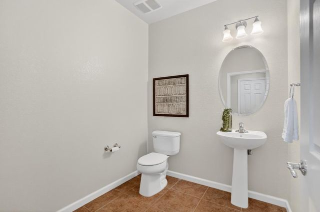 3033 Parkham Dr, Roseville, CA 95747