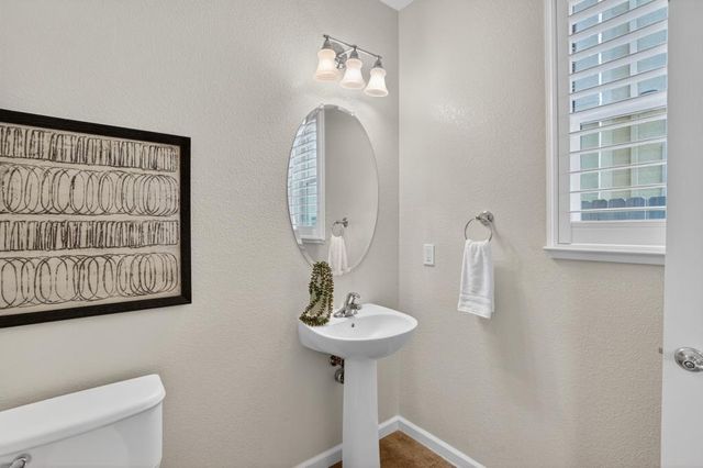 3033 Parkham Dr, Roseville, CA 95747