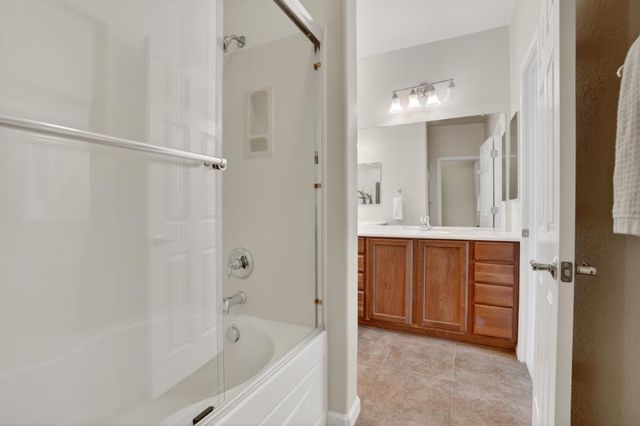 3033 Parkham Dr, Roseville, CA 95747