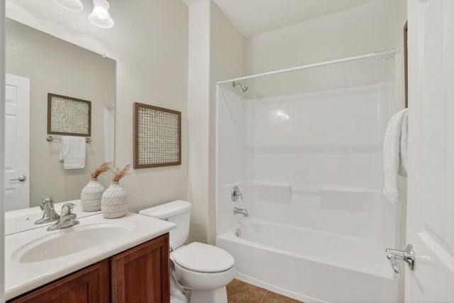 3033 Parkham Dr, Roseville, CA 95747