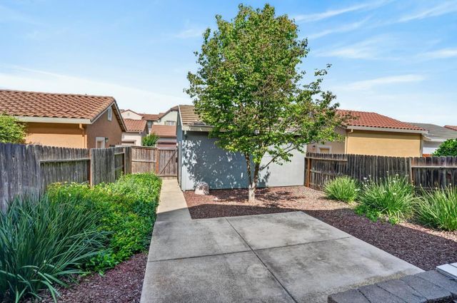 3033 Parkham Dr, Roseville, CA 95747