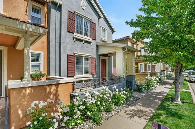 3033 Parkham Dr, Roseville, CA 95747