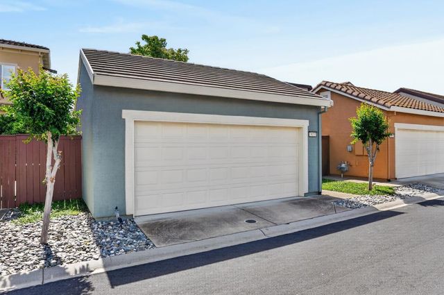 3033 Parkham Dr, Roseville, CA 95747