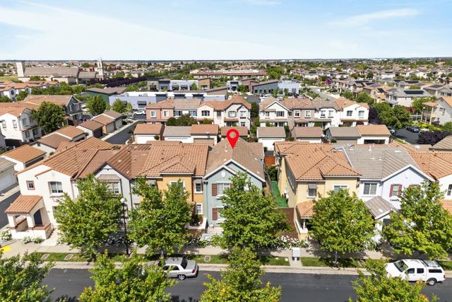 3033 Parkham Dr, Roseville, CA 95747