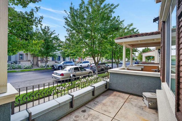 3033 Parkham Dr, Roseville, CA 95747