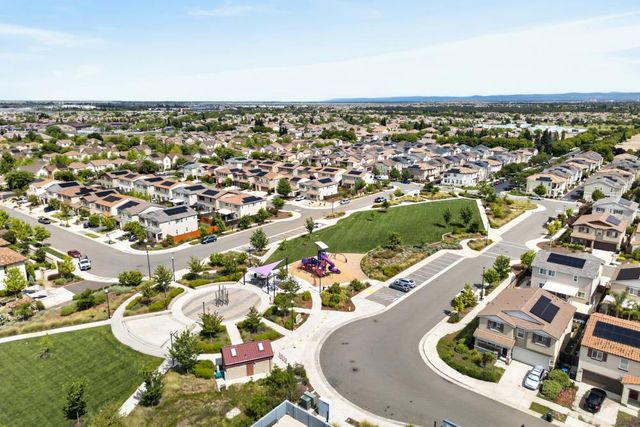 3033 Parkham Dr, Roseville, CA 95747