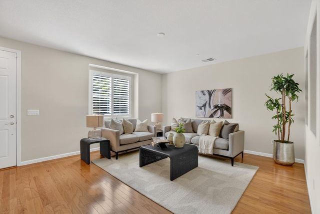 3033 Parkham Dr, Roseville, CA 95747