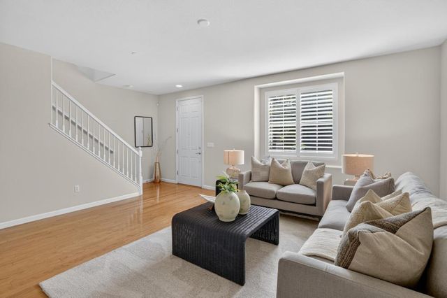 3033 Parkham Dr, Roseville, CA 95747