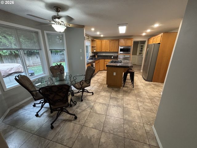 11411 Nw 8TH Ct, Vancouver, WA 98685