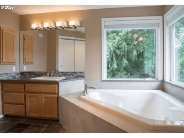 11411 Nw 8TH Ct, Vancouver, WA 98685